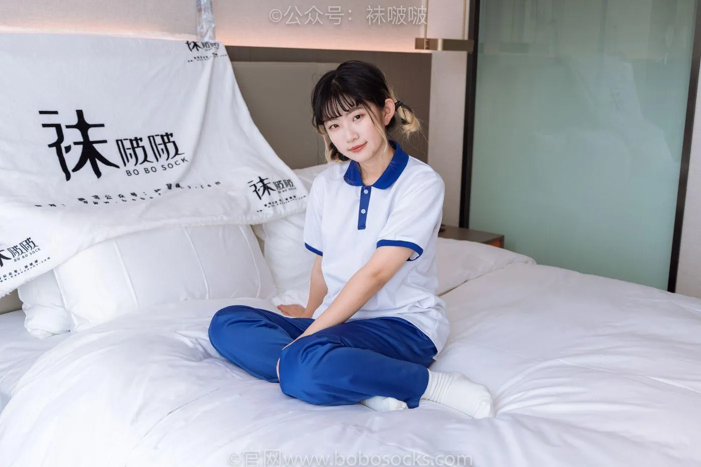 [BoBoSocks袜啵啵]NO.042 砂糖-校服、板鞋、白棉袜、油亮白丝 [139P]插图8